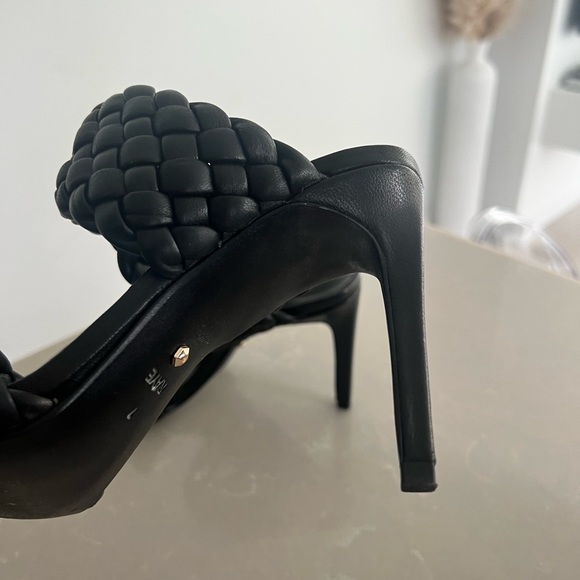 RAYE Jordan sandal heel in black size 7. Purchased and sold out on revolve - Picture 5 of 7